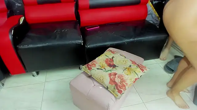 hot-threesome online show from February 5, 11:37 am