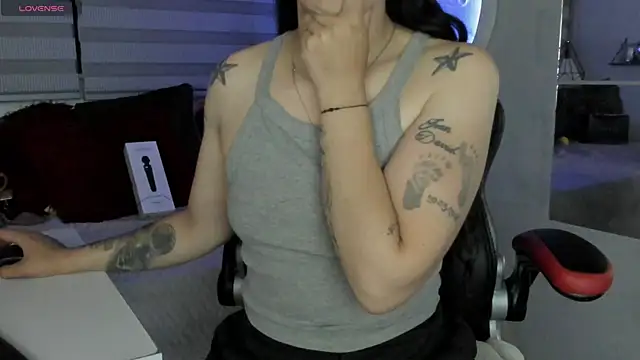 natasha logan  online show from April 6, 3:37 am