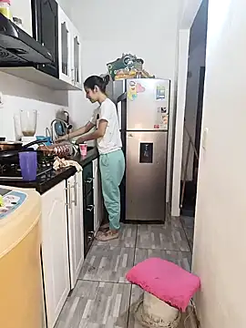 catire2323 online show from December 8, 10:25 pm