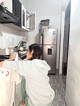 catire2323 online show from December 28, 9:40 pm