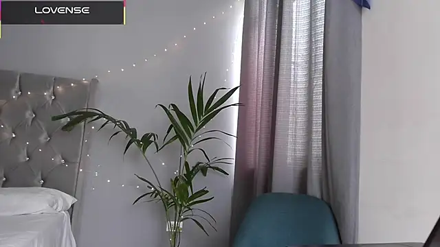 mini kunis online show from December 13, 7:53 pm