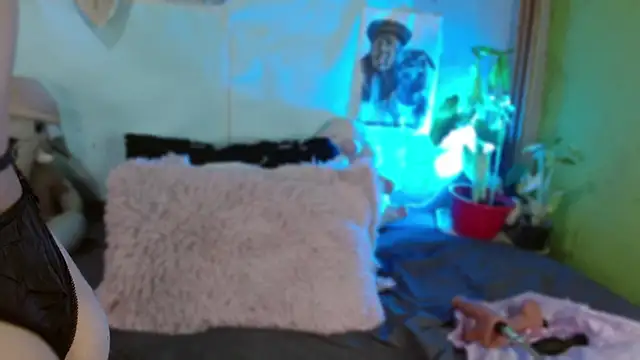 Snapshot of IM_MAYA chatting on September 9, 11:32 am IM MAYA online show from September 9, 11:32 am