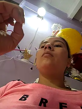 selena gomez2 online show from February 3, 1:49 pm