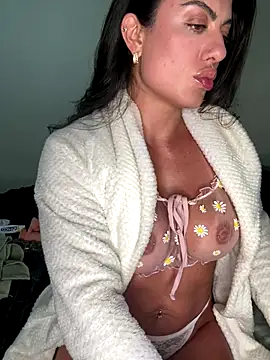 Snapshot of ise_mahh chatting on October 8, 3:04 am ise mahh online show from October 8, 3:04 am