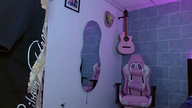 Dakota bumm online show from April 16, 6:09 pm