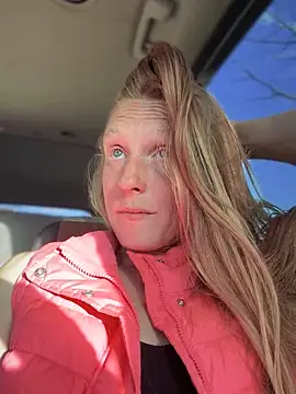 GoldenFlameGoddess online show from April 6, 1:36 am