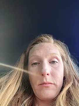 Snapshot of GoldenFlameGoddess chatting on April 19, 1:05 am GoldenFlameGoddess online show from April 19, 1:05 am