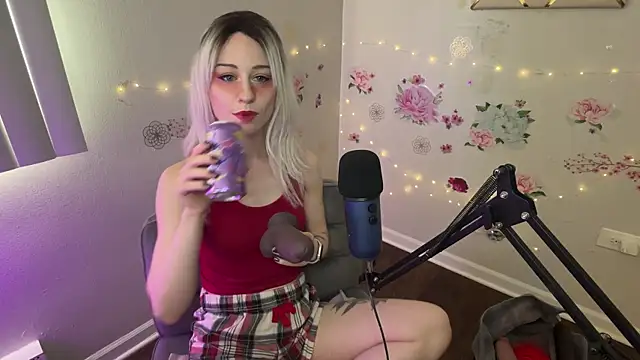Snapshot of Starr1123 chatting on July 2, 8:15 pm Starr1123 online show from July 2, 8:15 pm