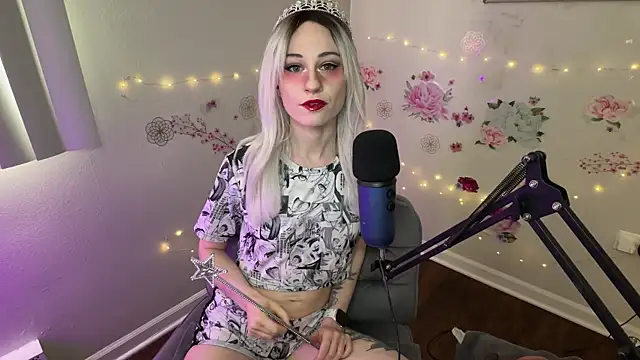 Snapshot of Starr1123 chatting on July 10, 7:27 pm Starr1123 online show from July 10, 7:27 pm