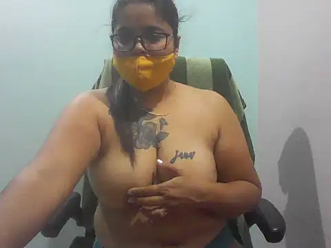 Snapshot of gyanvi1 chatting on February 12, 7:13 am gyanvi1 online show from February 12, 7:13 am