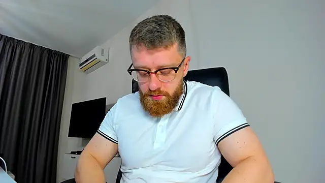 Snapshot of Findom_guy chatting on April 19, 11:31 am Findom guy online show from April 19, 11:31 am