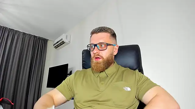 Snapshot of Findom_guy chatting on May 20, 3:51 pm Findom guy online show from May 20, 3:51 pm