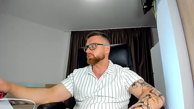 Snapshot of Findom_guy chatting on June 21, 8:00 pm Findom guy online show from June 21, 8:00 pm