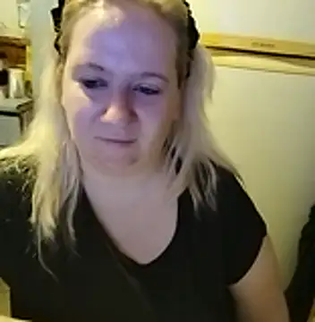 D Marinna online show from November 8, 8:07 pm