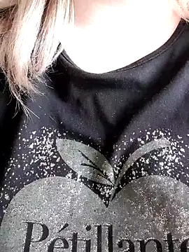 Snapshot of D_Marinna chatting on February 22, 7:51 am D Marinna online show from February 22, 7:51 am