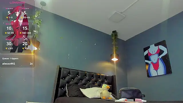 Sophiietaylor online show from November 17, 5:30 pm