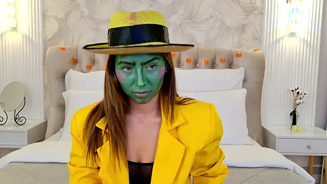 LilyRaisa online show from October 31, 5:52 am