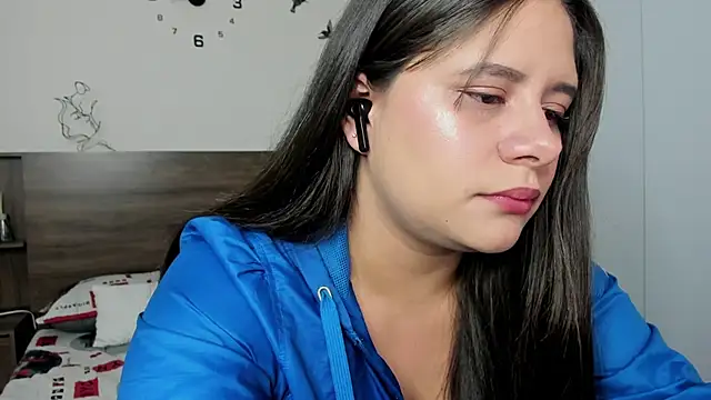 emily adams01 online show from April 14, 10:27 pm