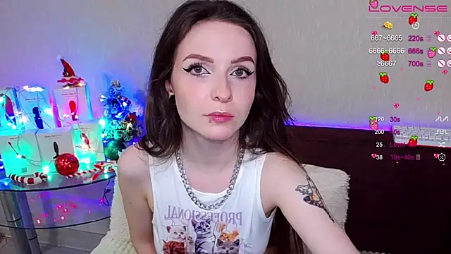 Snapshot of AlienBaby_ chatting on December 12, 9:04 pm AlienBaby online show from December 12, 9:04 pm