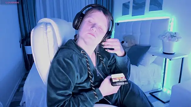 Kathlyn  Heath online show from February 13, 11:15 pm