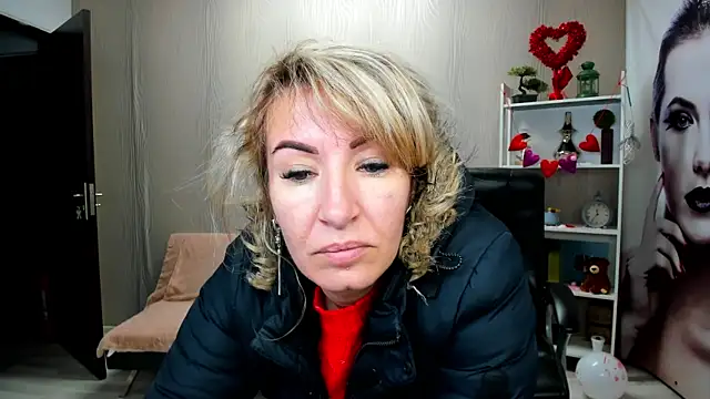 Cassandra Hotty online show from February 13, 3:50 am