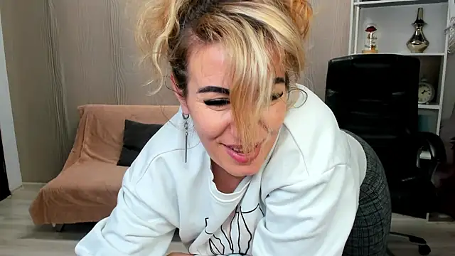 Cassandra Hotty online show from February 20, 11:09 am