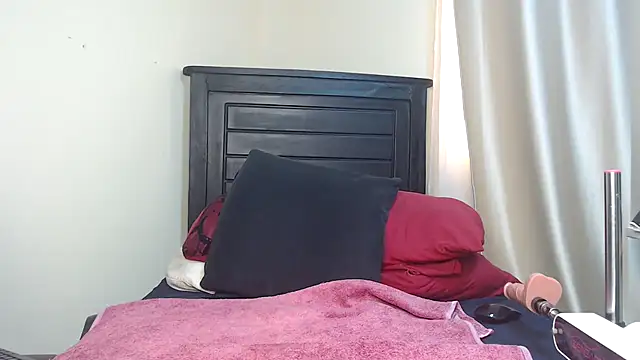 NIKKIE LOVE online show from March 9, 5:00 am