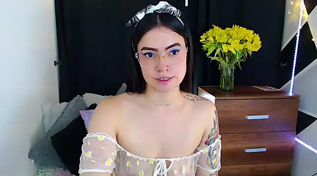 Snapshot of Isa_Maiden1 chatting on January 12, 10:33 pm Isa Maiden1 online show from January 12, 10:33 pm