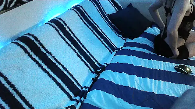 Snapshot of cammyquart chatting on December 19, 8:23 am cammyquart online show from December 19, 8:23 am