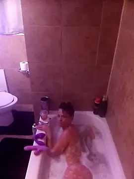 Snapshot of cammyquart chatting on December 28, 9:42 am cammyquart online show from December 28, 9:42 am