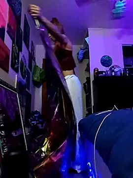 Snapshot of cammyquart chatting on October 5, 2:10 am cammyquart online show from October 5, 2:10 am