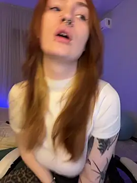  Chlo  e online show from October 27, 9:30 pm