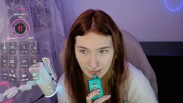  Chlo  e online show from December 17, 3:29 pm