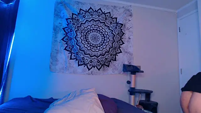 Snapshot of michell_bling1 chatting on January 20, 7:25 am michell bling1 online show from January 20, 7:25 am