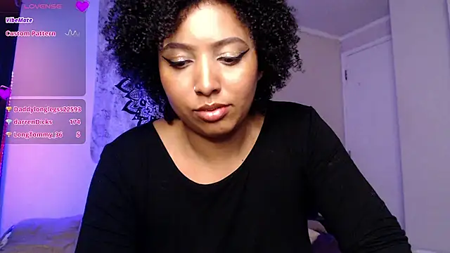 Snapshot of michell_bling1 chatting on January 25, 9:15 am michell bling1 online show from January 25, 9:15 am