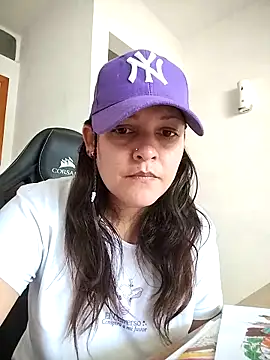 Mia Hampton online show from March 28, 4:50 pm