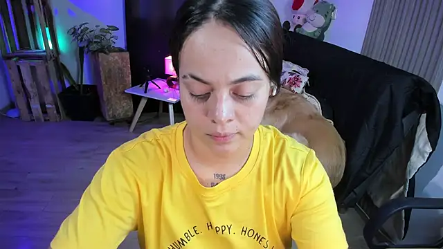 Snapshot of Cuttiealice chatting on January 4, 11:06 pm Cuttiealice online show from January 4, 11:06 pm