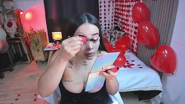 Snapshot of Cuttiealice chatting on February 14, 9:21 pm Cuttiealice online show from February 14, 9:21 pm