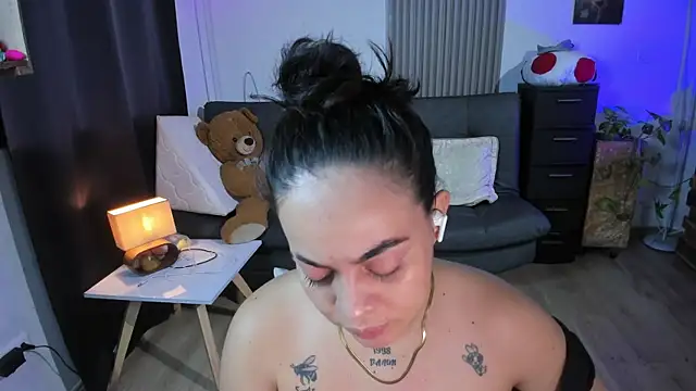 Snapshot of Cuttiealice chatting on March 5, 2:03 am Cuttiealice online show from March 5, 2:03 am