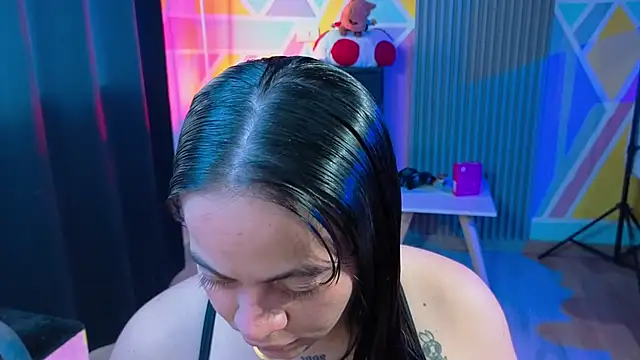 Snapshot of Cuttiealice chatting on October 6, 3:42 pm Cuttiealice online show from October 6, 3:42 pm