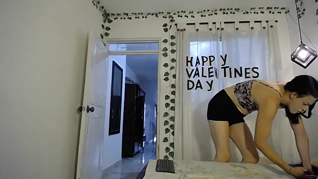 Snapshot of ivonne__hott1 chatting on February 14, 8:05 pm ivonne hott1 online show from February 14, 8:05 pm