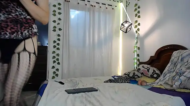 Snapshot of ivonne__hott1 chatting on February 21, 6:20 pm ivonne hott1 online show from February 21, 6:20 pm