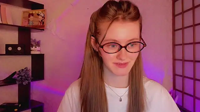 Snapshot of KateCuddle chatting on January 23, 5:24 am KateCuddle online show from January 23, 5:24 am