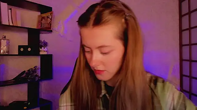 Snapshot of KateCuddle chatting on January 28, 2:11 am KateCuddle online show from January 28, 2:11 am