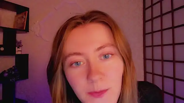Snapshot of KateCuddle chatting on February 27, 5:13 am KateCuddle online show from February 27, 5:13 am