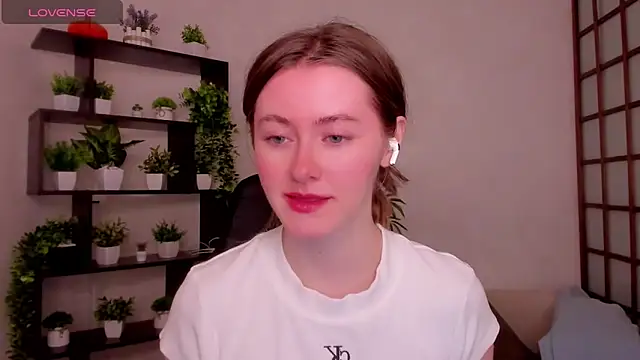 KateCuddle online show from March 31, 2:46 am