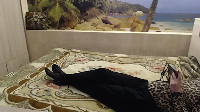 Snapshot of Aphelandra chatting on March 18, 4:15 pm Aphelandra online show from March 18, 4:15 pm