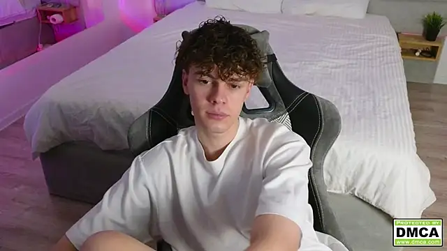 cute thomas online show from December 7, 6:04 pm