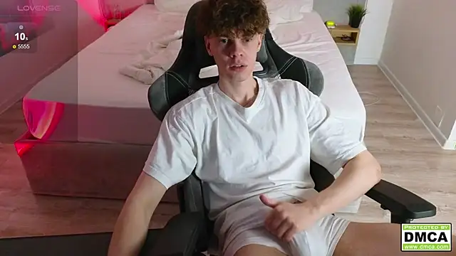 cute thomas online show from February 4, 9:20 pm