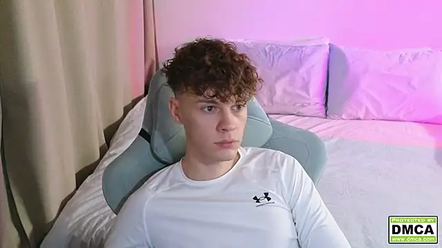 cute thomas online show from October 18, 7:25 pm